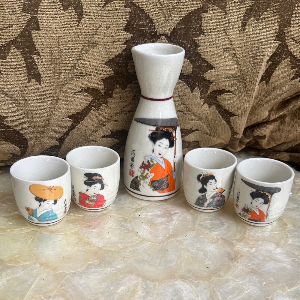 Vintage Crackle glazeJapanese Geisha Sake Set